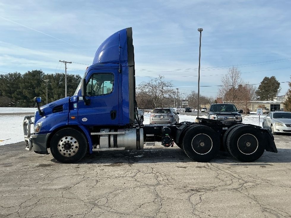 Day Cab Tractor-Heavy Duty Tractors-Freightliner-2020-Cascadia 11364ST-Elkhart-IN-450,747\n\t\tmiles-$ 39,250 - Image 4