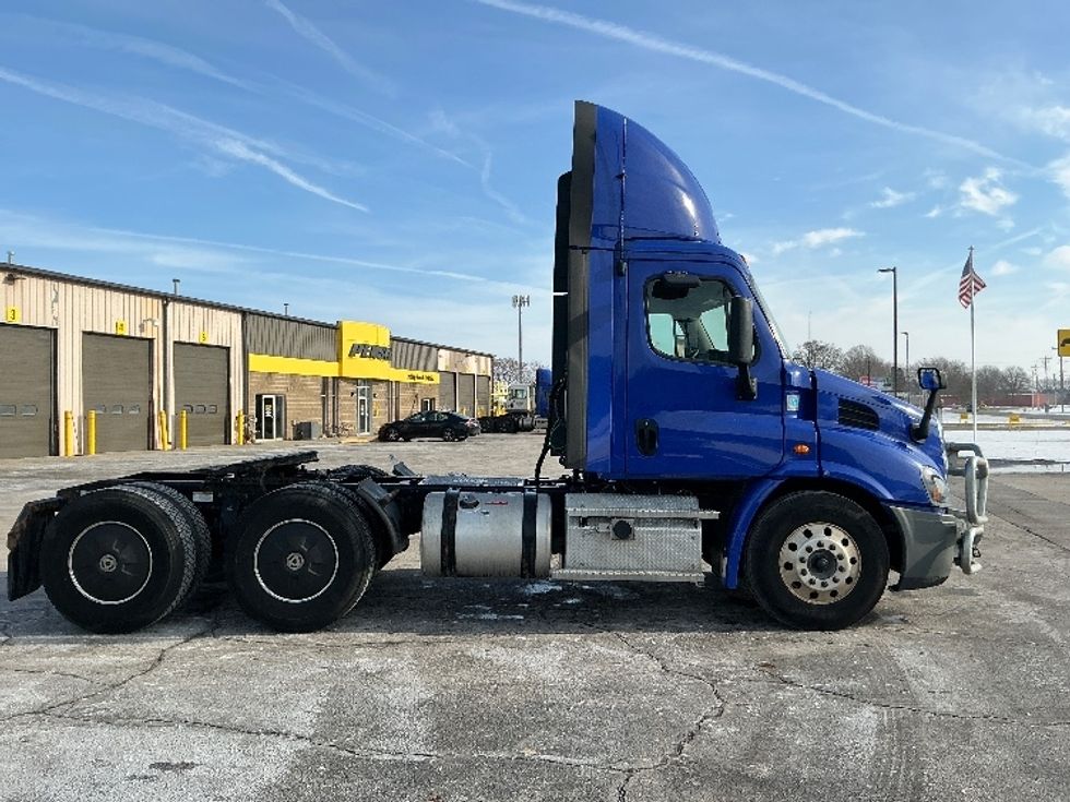 Day Cab Tractor-Heavy Duty Tractors-Freightliner-2020-Cascadia 11364ST-Elkhart-IN-450,747\n\t\tmiles-$ 39,250 - Image 8