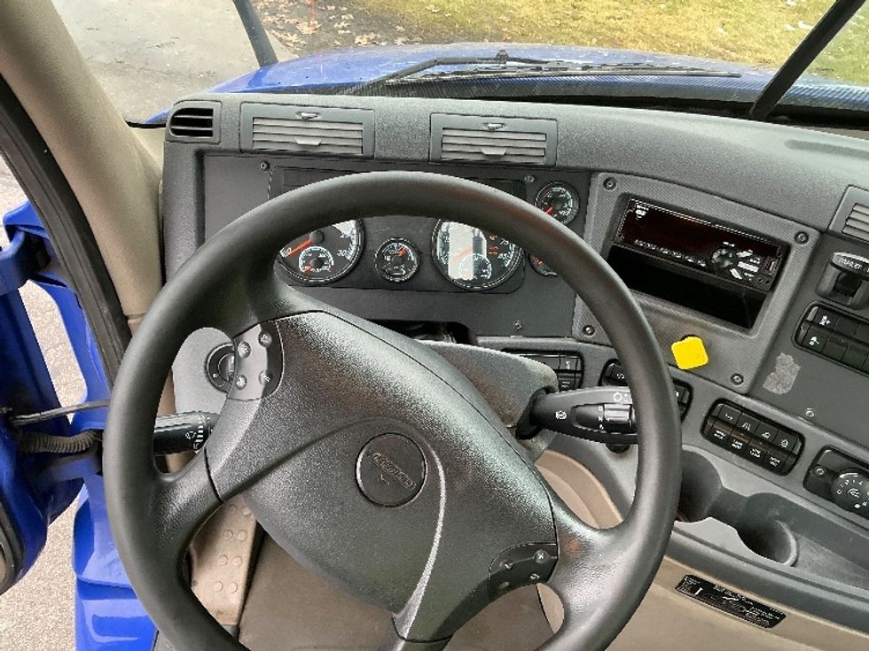 Day Cab Tractor-Heavy Duty Tractors-Freightliner-2020-Cascadia 11364ST-Elkhart-IN-462,703\n\t\tmiles-$ 38,750 - Image 11