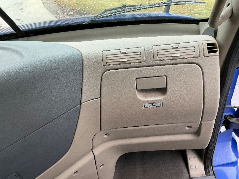 Day Cab Tractor-Heavy Duty Tractors-Freightliner-2020-Cascadia 11364ST-Elkhart-IN-462,703\n\t\tmiles-$ 38,750 - Image 13