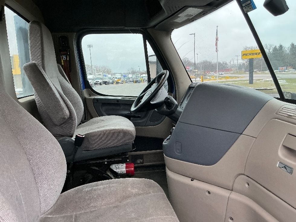 Day Cab Tractor-Heavy Duty Tractors-Freightliner-2020-Cascadia 11364ST-Elkhart-IN-462,703\n\t\tmiles-$ 38,750 - Image 14