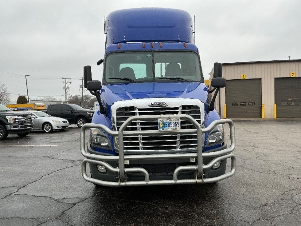 Day Cab Tractor-Heavy Duty Tractors-Freightliner-2020-Cascadia 11364ST-Elkhart-IN-462,703\n\t\tmiles-$ 38,750 - Image 2
