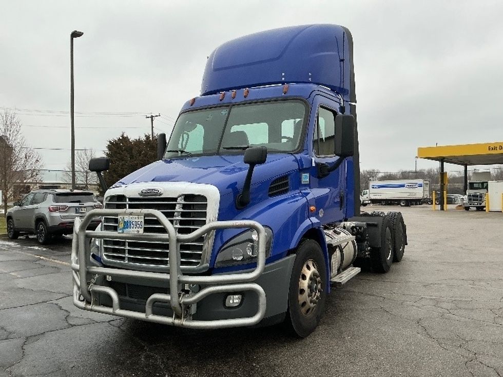 Day Cab Tractor-Heavy Duty Tractors-Freightliner-2020-Cascadia 11364ST-Elkhart-IN-462,703\n\t\tmiles-$ 38,750 - Image 3