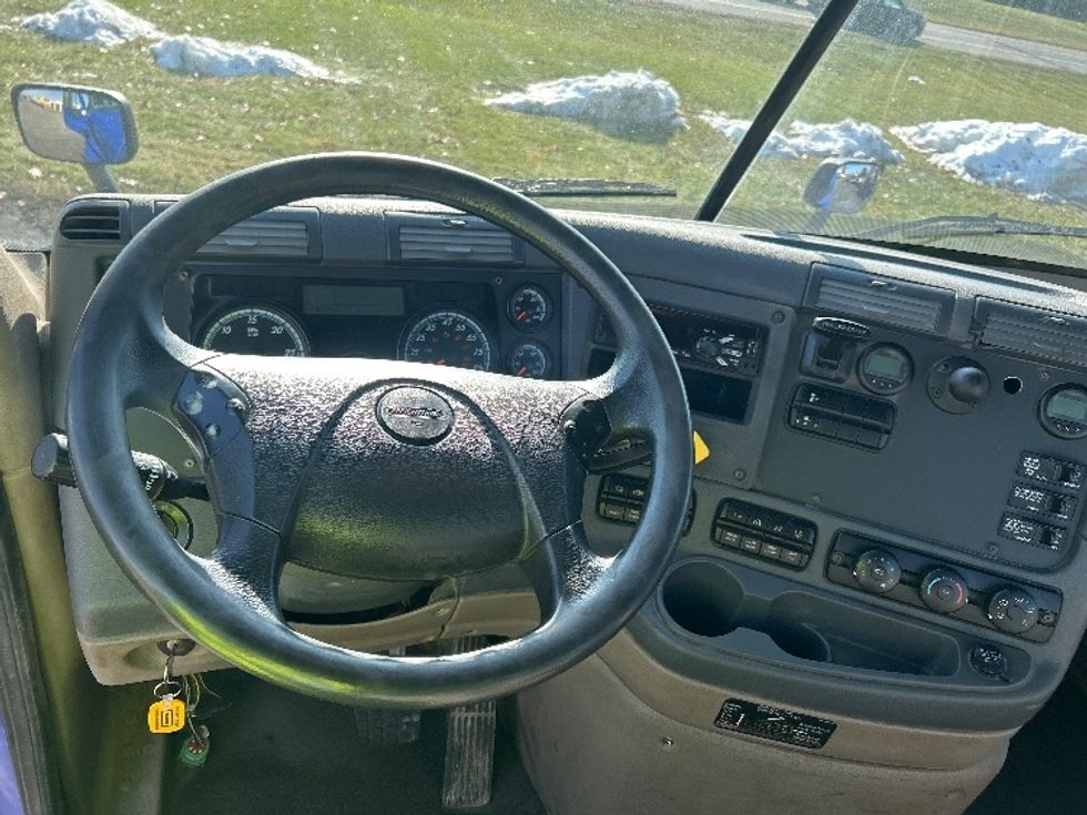 Day Cab Tractor-Heavy Duty Tractors-Freightliner-2020-Cascadia 11364ST-Elkhart-IN-462,756\n\t\tmiles-$ 38,000 - Image 11