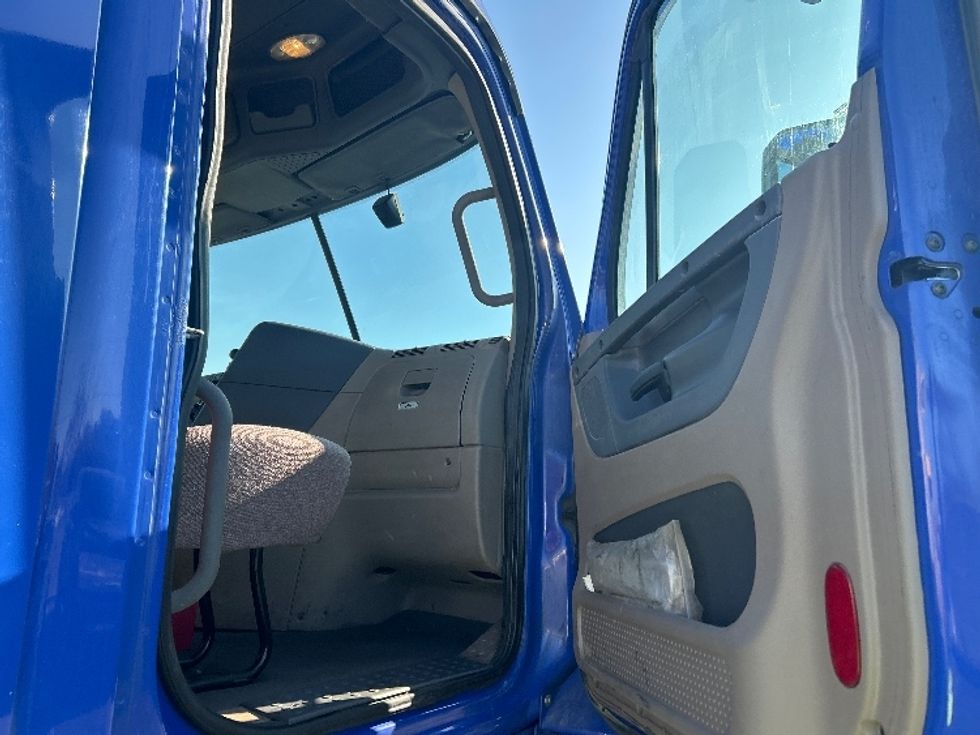 Day Cab Tractor-Heavy Duty Tractors-Freightliner-2020-Cascadia 11364ST-Elkhart-IN-462,756\n\t\tmiles-$ 38,000 - Image 12