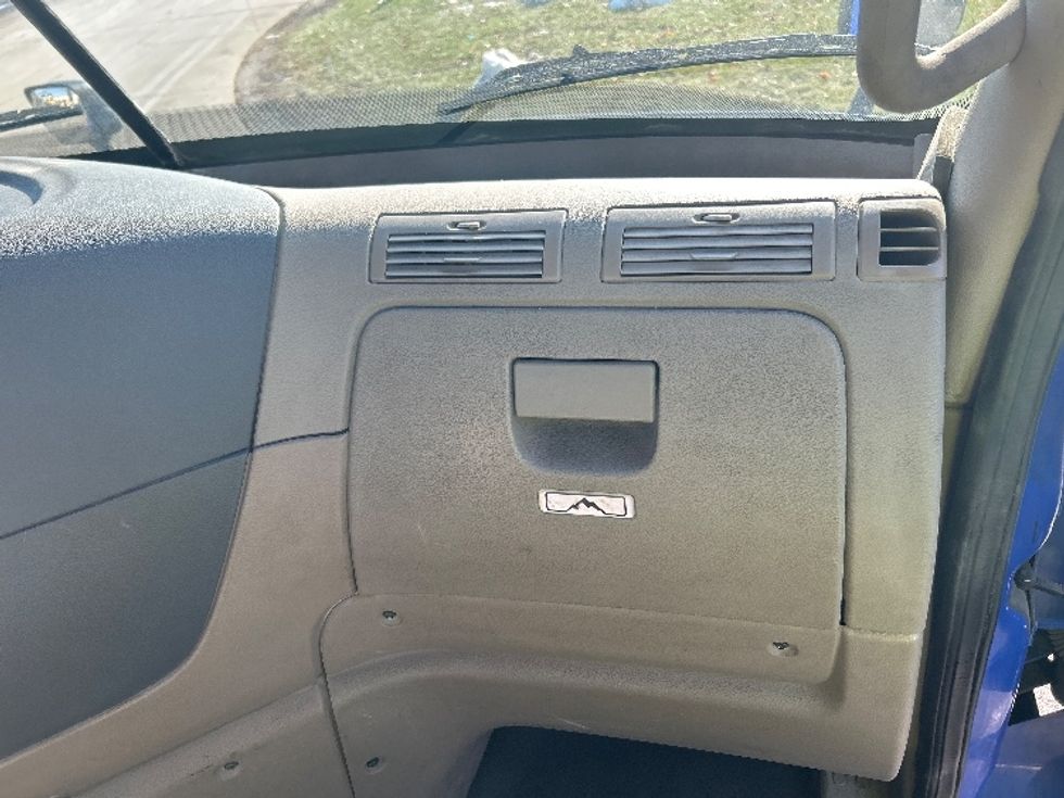 Day Cab Tractor-Heavy Duty Tractors-Freightliner-2020-Cascadia 11364ST-Elkhart-IN-462,756\n\t\tmiles-$ 38,000 - Image 13