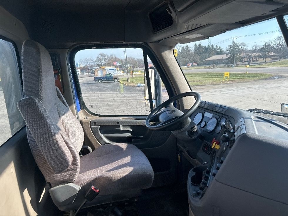 Day Cab Tractor-Heavy Duty Tractors-Freightliner-2020-Cascadia 11364ST-Elkhart-IN-462,756\n\t\tmiles-$ 38,000 - Image 14