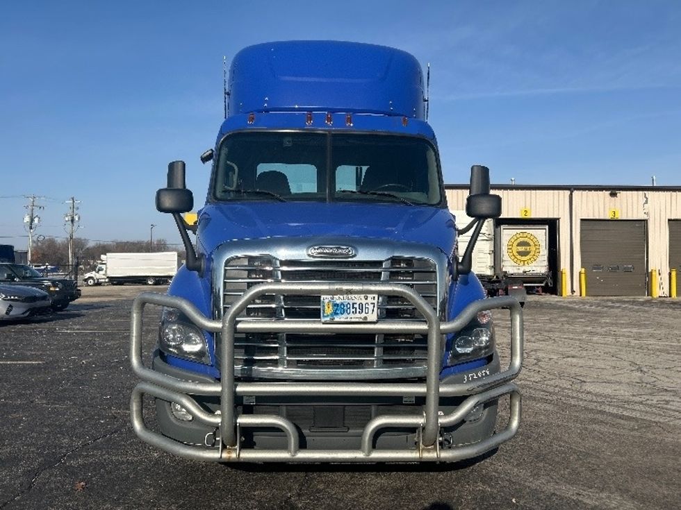 Day Cab Tractor-Heavy Duty Tractors-Freightliner-2020-Cascadia 11364ST-Elkhart-IN-462,756\n\t\tmiles-$ 38,000 - Image 2