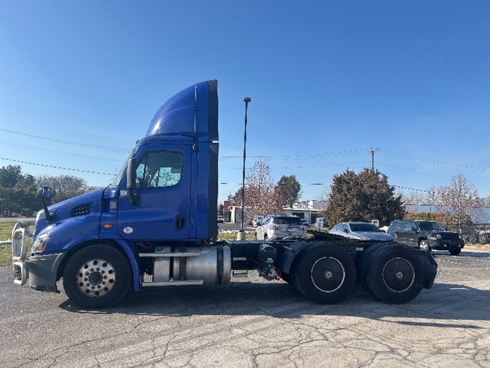Day Cab Tractor-Heavy Duty Tractors-Freightliner-2020-Cascadia 11364ST-Elkhart-IN-462,756\n\t\tmiles-$ 38,000 - Image 4