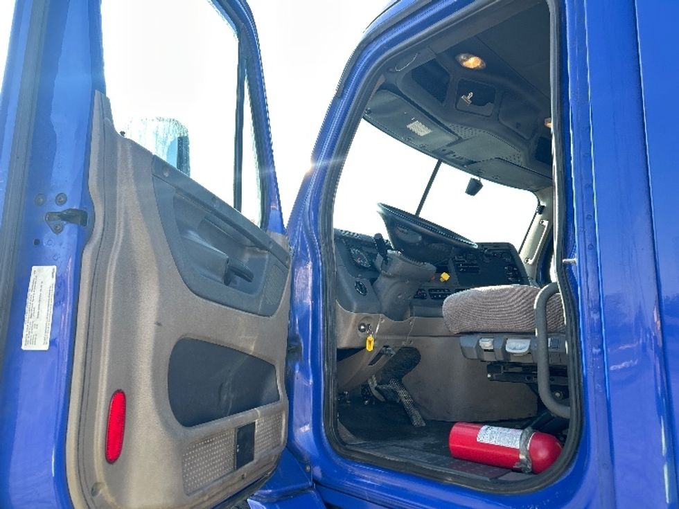 Day Cab Tractor-Heavy Duty Tractors-Freightliner-2020-Cascadia 11364ST-Elkhart-IN-462,756\n\t\tmiles-$ 38,000 - Image 9