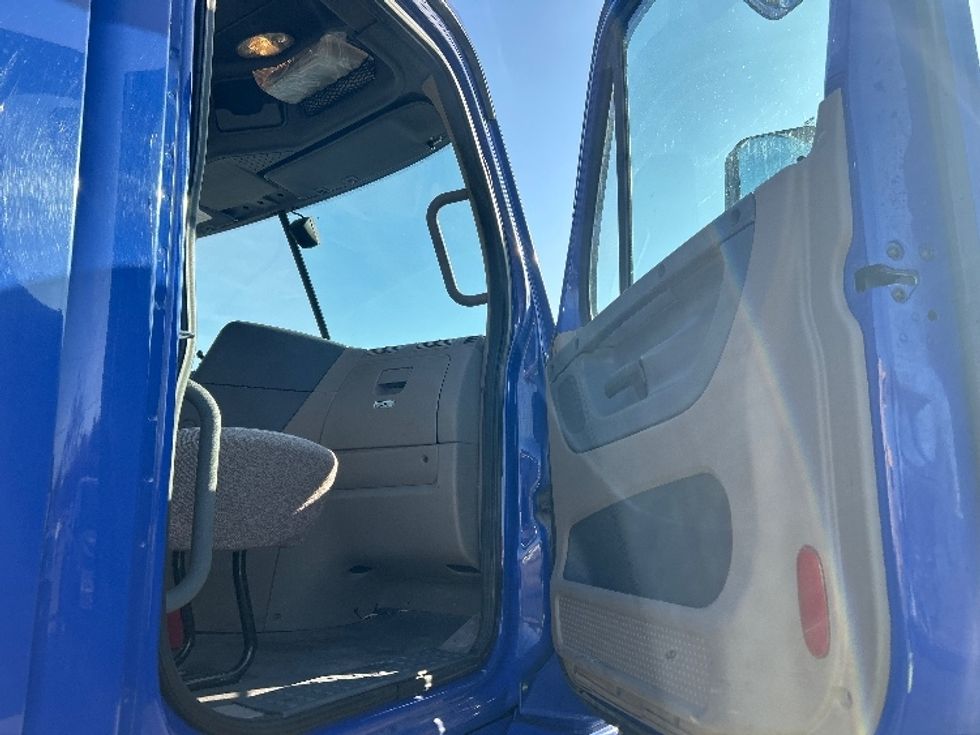 Day Cab Tractor-Heavy Duty Tractors-Freightliner-2020-Cascadia 11364ST-Elkhart-IN-463,791\n\t\tmiles-$ 38,000 - Image 12