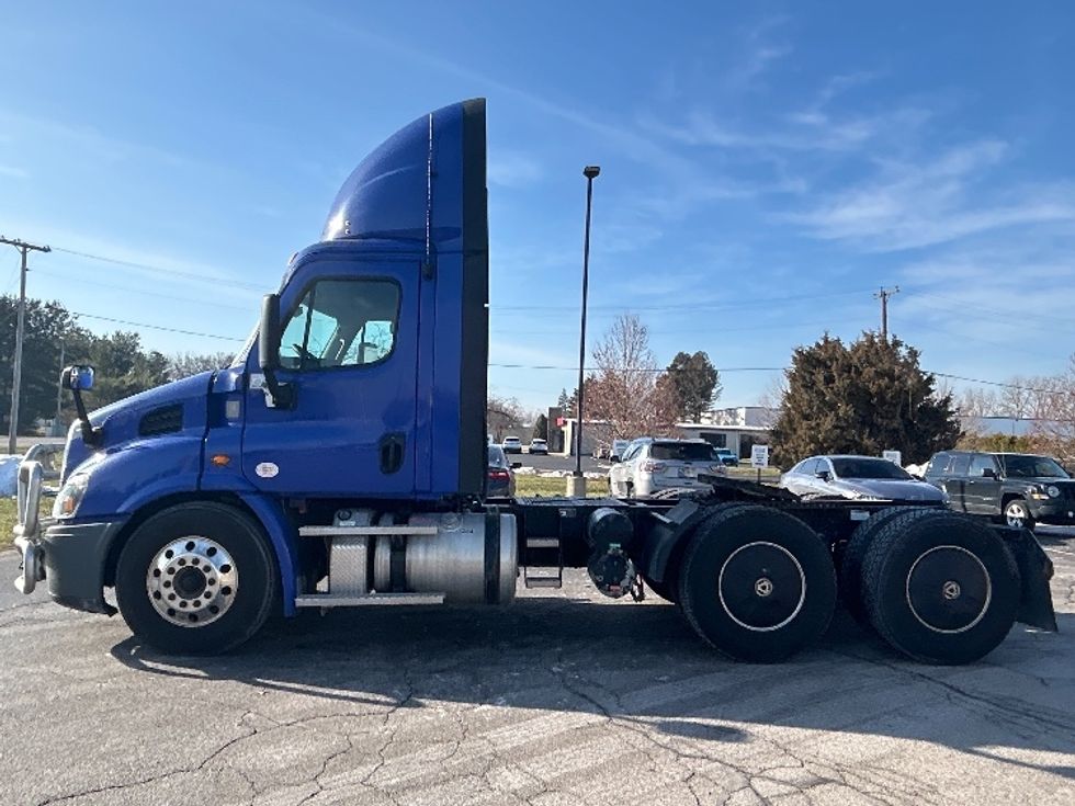 Day Cab Tractor-Heavy Duty Tractors-Freightliner-2020-Cascadia 11364ST-Elkhart-IN-463,791\n\t\tmiles-$ 38,000 - Image 4