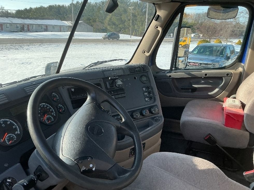 Day Cab Tractor-Heavy Duty Tractors-Freightliner-2020-Cascadia 11364ST-Elkhart-IN-467,936\n\t\tmiles-$ 38,500 - Image 10