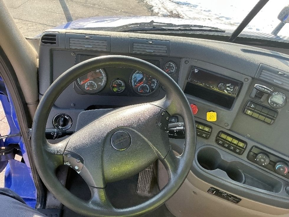 Day Cab Tractor-Heavy Duty Tractors-Freightliner-2020-Cascadia 11364ST-Elkhart-IN-467,936\n\t\tmiles-$ 38,500 - Image 11