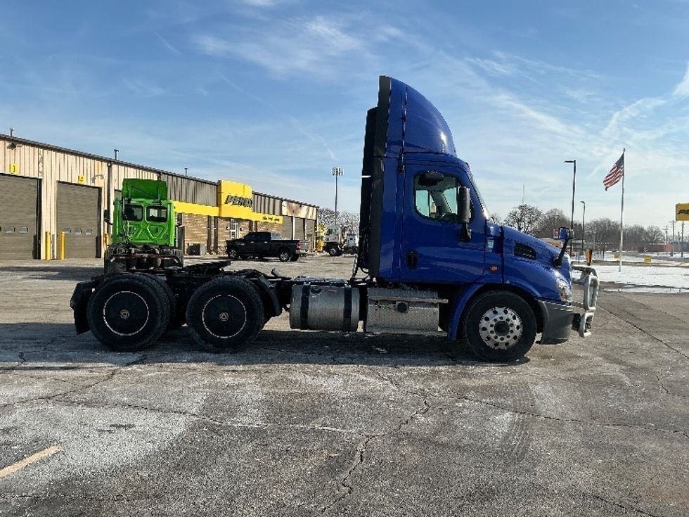 Day Cab Tractor-Heavy Duty Tractors-Freightliner-2020-Cascadia 11364ST-Elkhart-IN-467,936\n\t\tmiles-$ 38,500 - Image 8