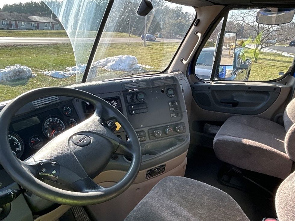 Day Cab Tractor-Heavy Duty Tractors-Freightliner-2020-Cascadia 11364ST-Elkhart-IN-472,066\n\t\tmiles-$ 37,250 - Image 10