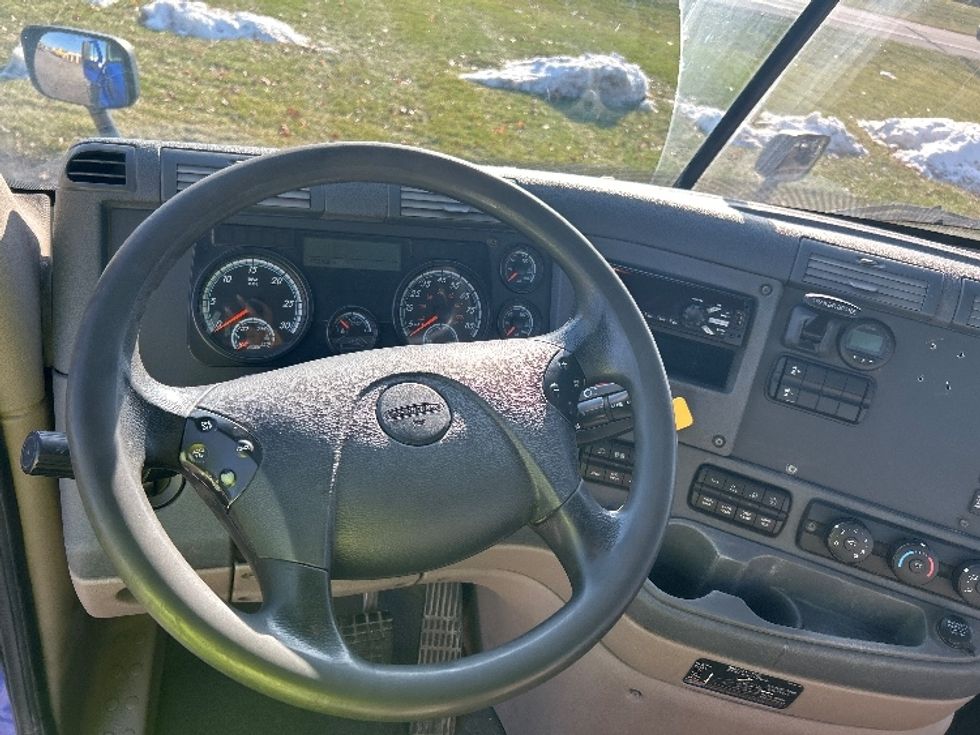 Day Cab Tractor-Heavy Duty Tractors-Freightliner-2020-Cascadia 11364ST-Elkhart-IN-472,066\n\t\tmiles-$ 37,250 - Image 11