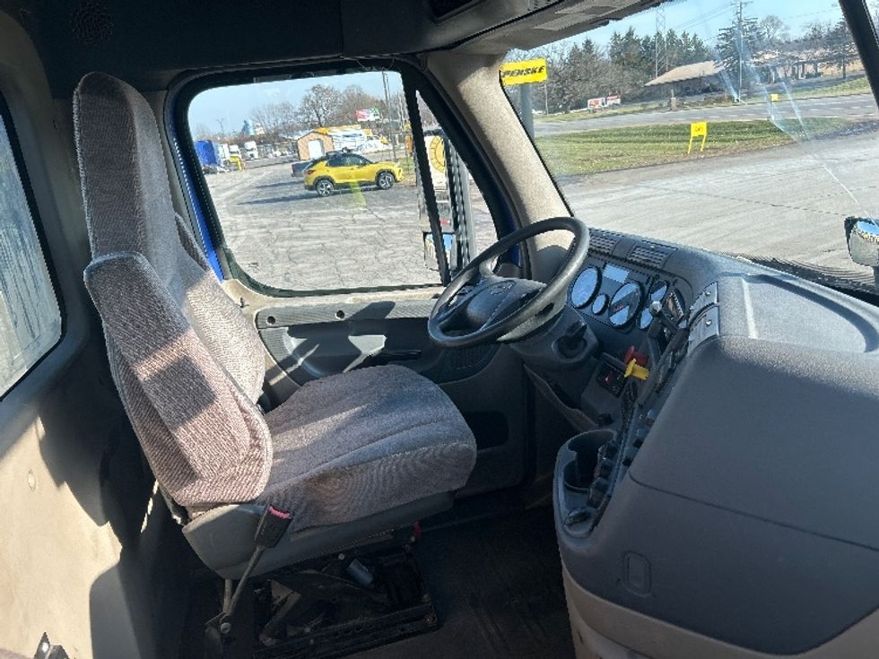 Day Cab Tractor-Heavy Duty Tractors-Freightliner-2020-Cascadia 11364ST-Elkhart-IN-472,066\n\t\tmiles-$ 37,250 - Image 14