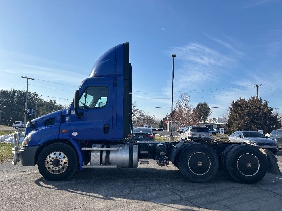 Day Cab Tractor-Heavy Duty Tractors-Freightliner-2020-Cascadia 11364ST-Elkhart-IN-472,066\n\t\tmiles-$ 37,250 - Image 4