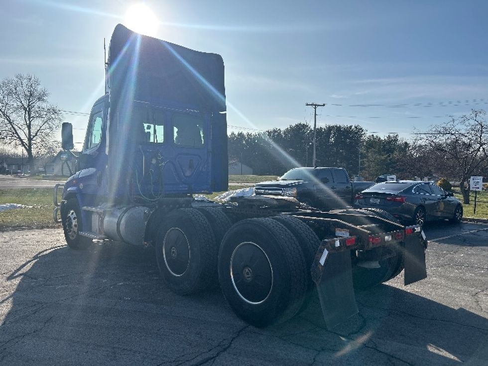 Day Cab Tractor-Heavy Duty Tractors-Freightliner-2020-Cascadia 11364ST-Elkhart-IN-472,066\n\t\tmiles-$ 37,250 - Image 5