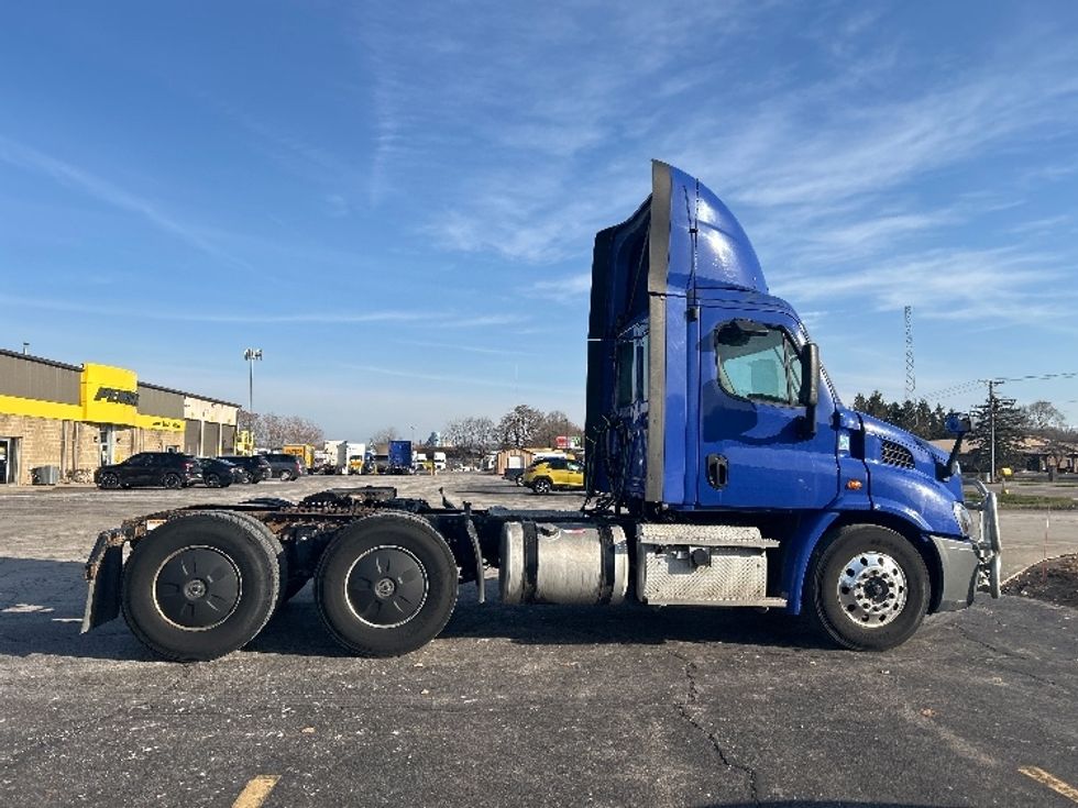 Day Cab Tractor-Heavy Duty Tractors-Freightliner-2020-Cascadia 11364ST-Elkhart-IN-472,066\n\t\tmiles-$ 37,250 - Image 8