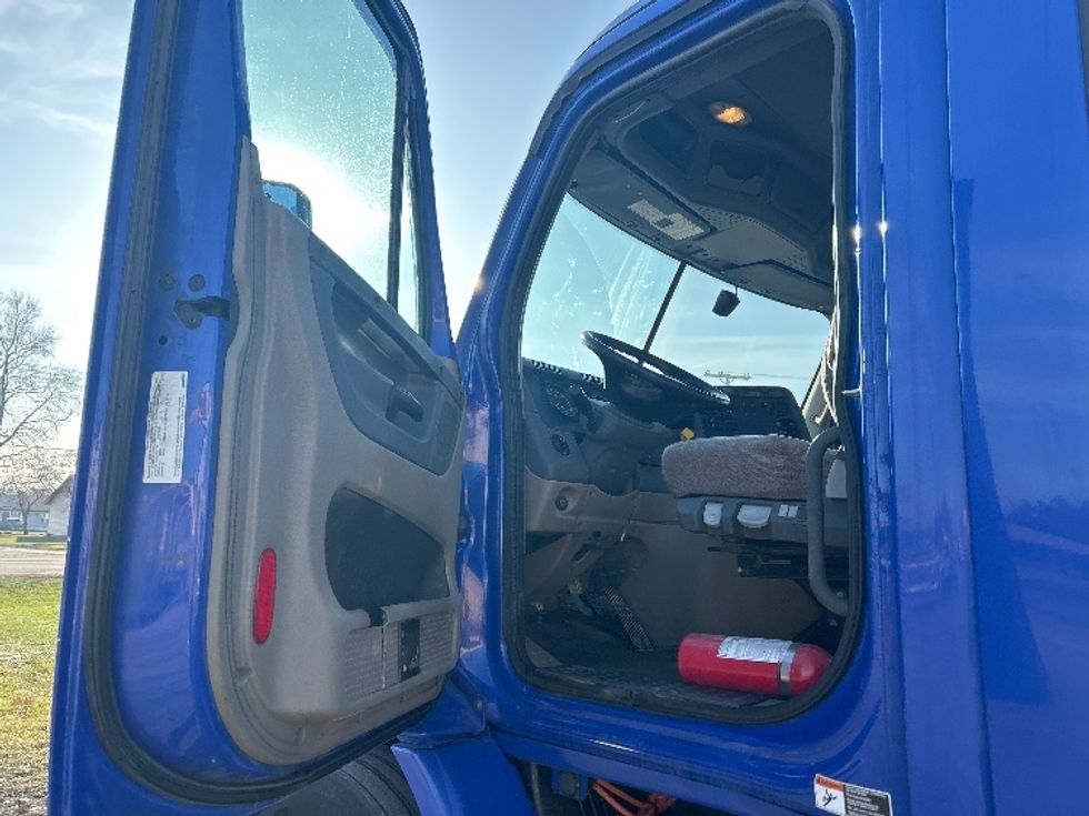 Day Cab Tractor-Heavy Duty Tractors-Freightliner-2020-Cascadia 11364ST-Elkhart-IN-472,066\n\t\tmiles-$ 37,250 - Image 9