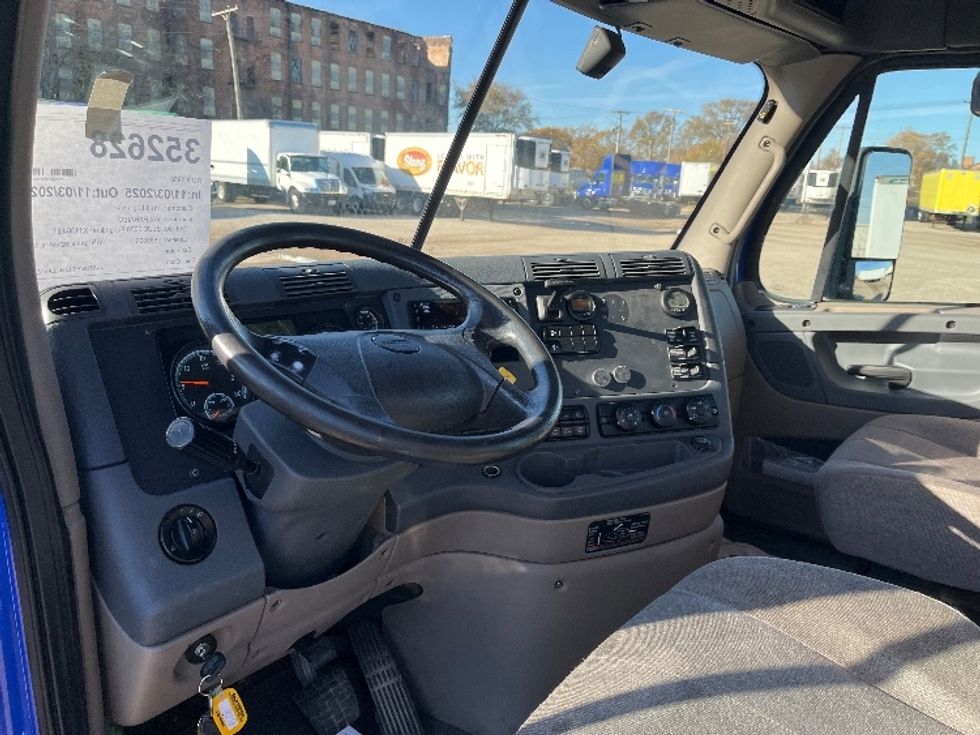 Day Cab Tractor-Heavy Duty Tractors-Freightliner-2020-Cascadia 11364ST-Elkhart-IN-474,338\n\t\tmiles-$ 37,000 - Image 10