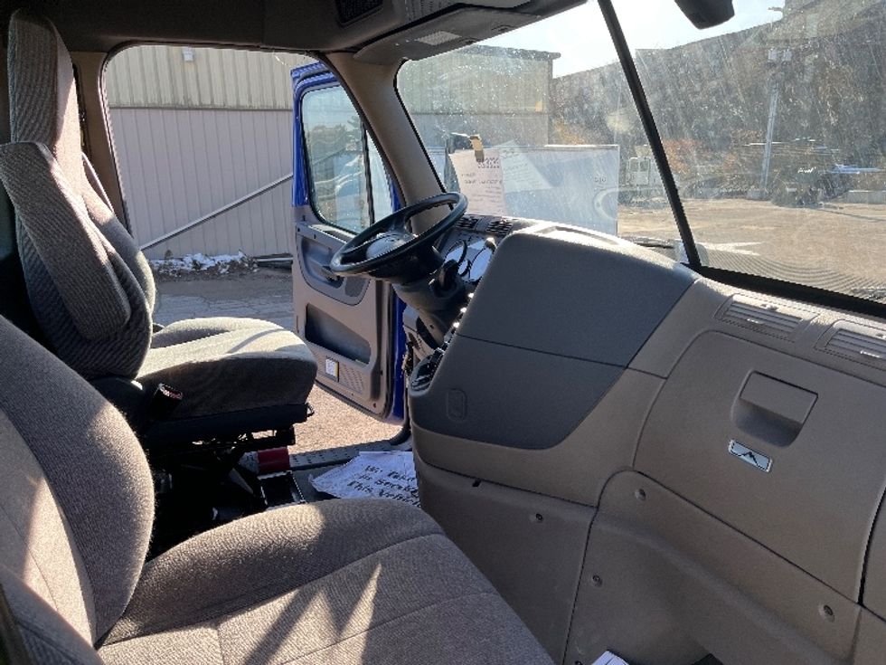 Day Cab Tractor-Heavy Duty Tractors-Freightliner-2020-Cascadia 11364ST-Elkhart-IN-474,338\n\t\tmiles-$ 37,000 - Image 14