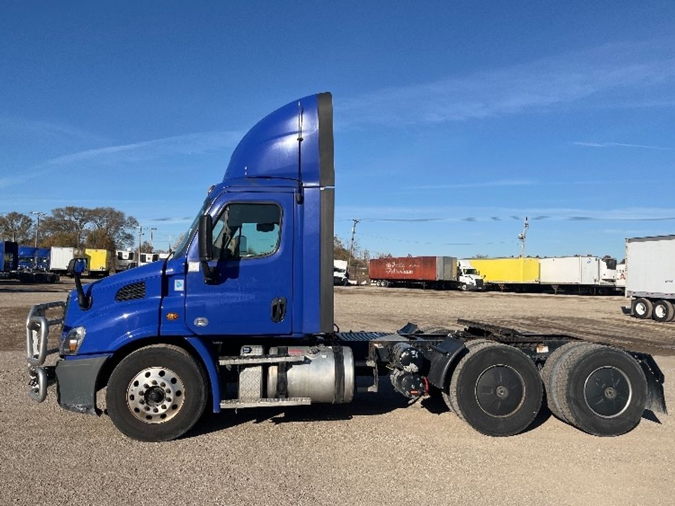 Day Cab Tractor-Heavy Duty Tractors-Freightliner-2020-Cascadia 11364ST-Elkhart-IN-474,338\n\t\tmiles-$ 37,000 - Image 4