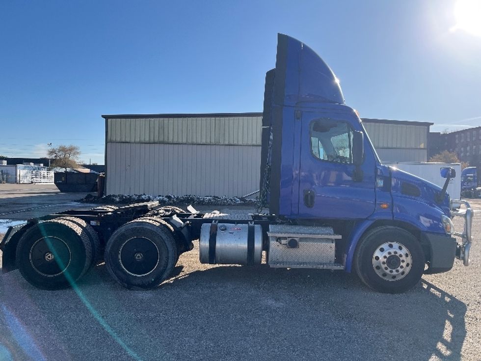 Day Cab Tractor-Heavy Duty Tractors-Freightliner-2020-Cascadia 11364ST-Elkhart-IN-474,338\n\t\tmiles-$ 37,000 - Image 8