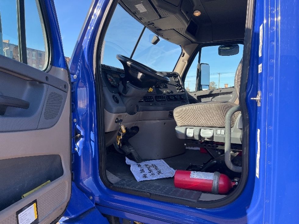 Day Cab Tractor-Heavy Duty Tractors-Freightliner-2020-Cascadia 11364ST-Elkhart-IN-474,338\n\t\tmiles-$ 37,000 - Image 9