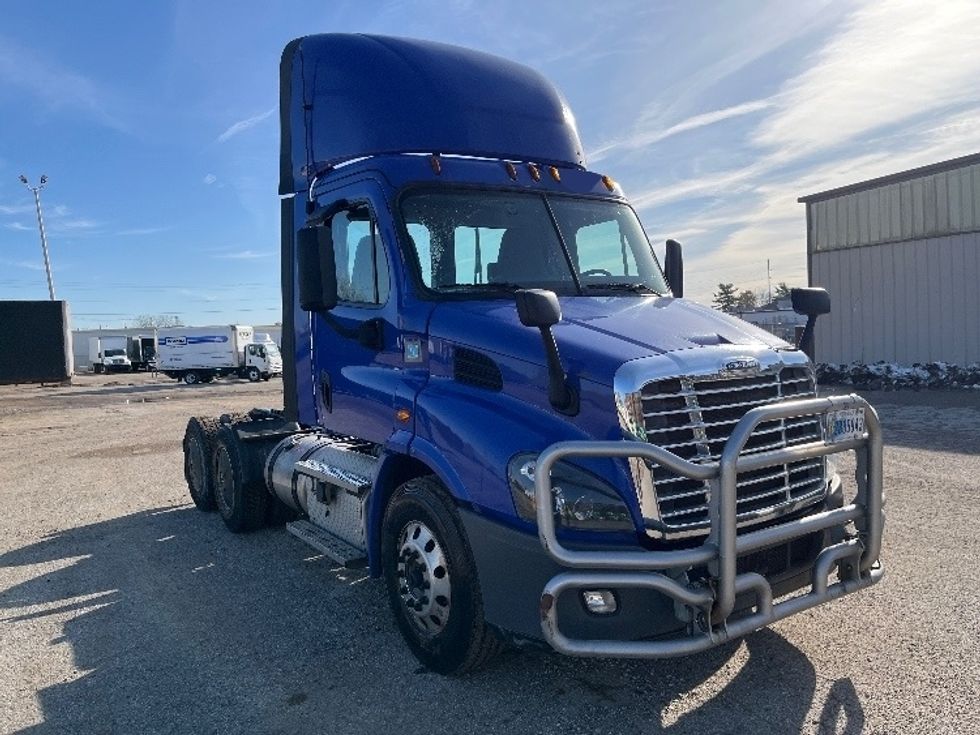 Day Cab Tractor-Heavy Duty Tractors-Freightliner-2020-Cascadia 11364ST-Elkhart-IN-477,123\n\t\tmiles-$ 36,750 - Image 1