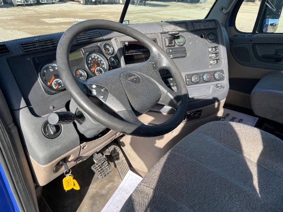 Day Cab Tractor-Heavy Duty Tractors-Freightliner-2020-Cascadia 11364ST-Elkhart-IN-477,123\n\t\tmiles-$ 36,750 - Image 10