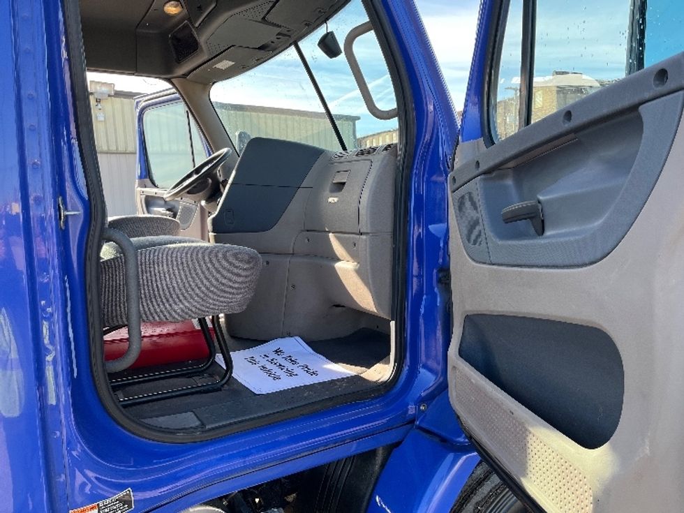 Day Cab Tractor-Heavy Duty Tractors-Freightliner-2020-Cascadia 11364ST-Elkhart-IN-477,123\n\t\tmiles-$ 36,750 - Image 12