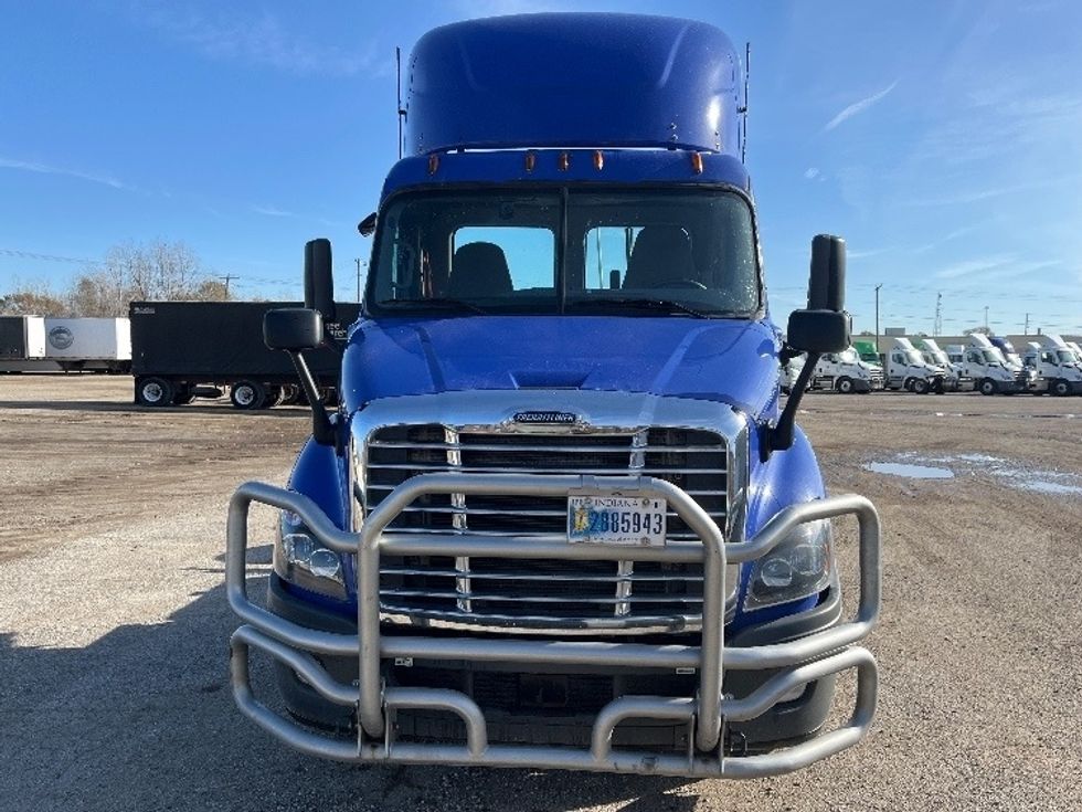 Day Cab Tractor-Heavy Duty Tractors-Freightliner-2020-Cascadia 11364ST-Elkhart-IN-477,123\n\t\tmiles-$ 36,750 - Image 2