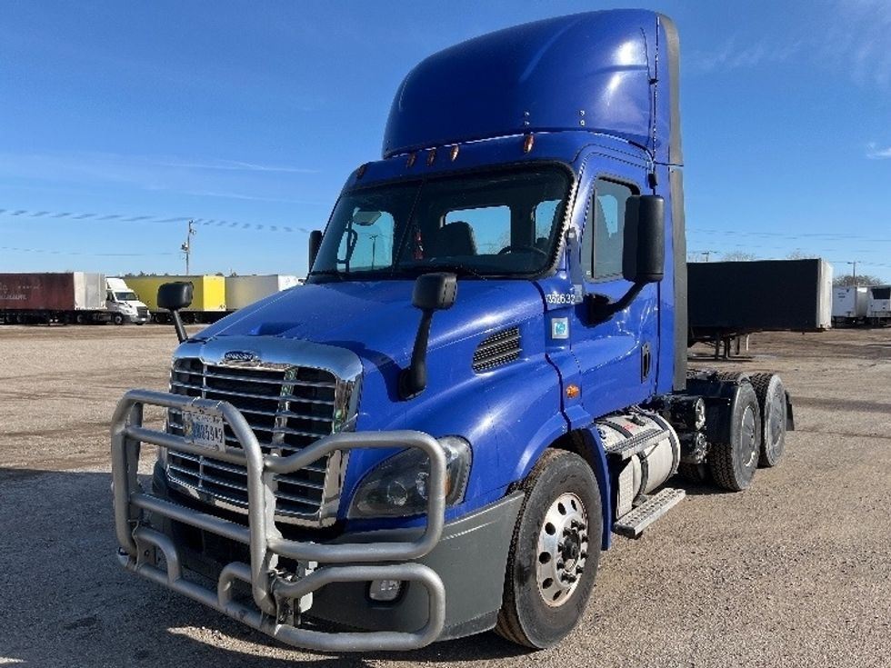 Day Cab Tractor-Heavy Duty Tractors-Freightliner-2020-Cascadia 11364ST-Elkhart-IN-477,123\n\t\tmiles-$ 36,750 - Image 3