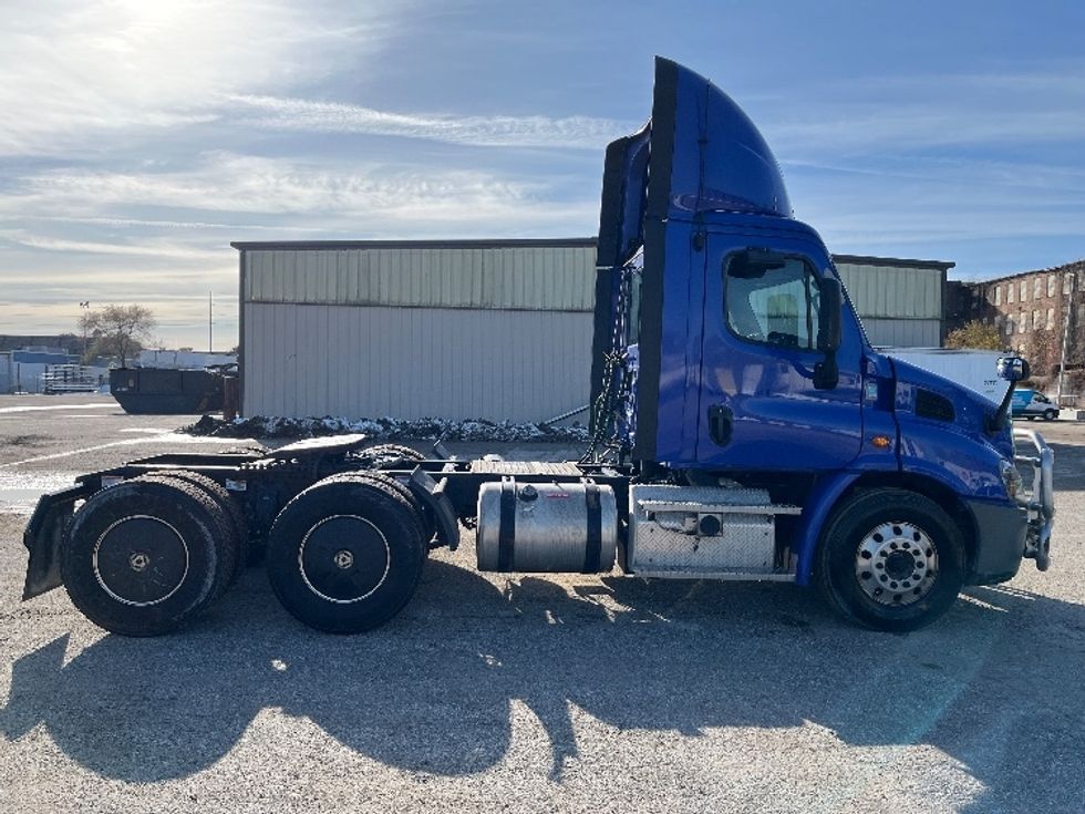 Day Cab Tractor-Heavy Duty Tractors-Freightliner-2020-Cascadia 11364ST-Elkhart-IN-477,123\n\t\tmiles-$ 36,750 - Image 8