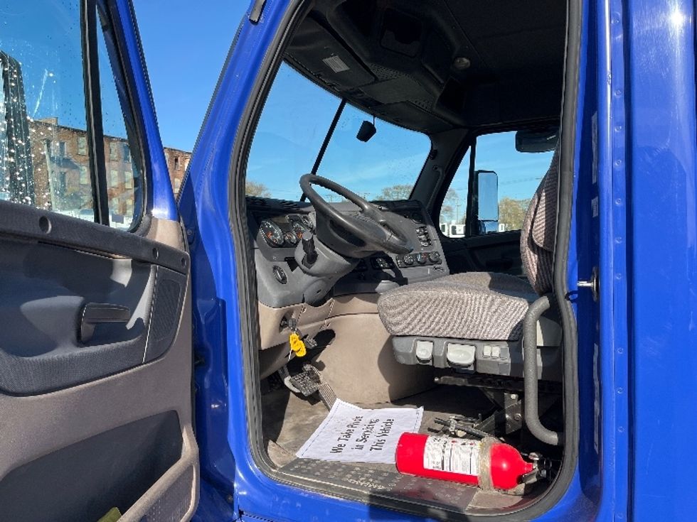 Day Cab Tractor-Heavy Duty Tractors-Freightliner-2020-Cascadia 11364ST-Elkhart-IN-477,123\n\t\tmiles-$ 36,750 - Image 9