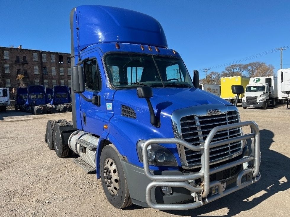 Day Cab Tractor-Heavy Duty Tractors-Freightliner-2020-Cascadia 11364ST-Elkhart-IN-498,091\n\t\tmiles-$ 35,000 - Image 1