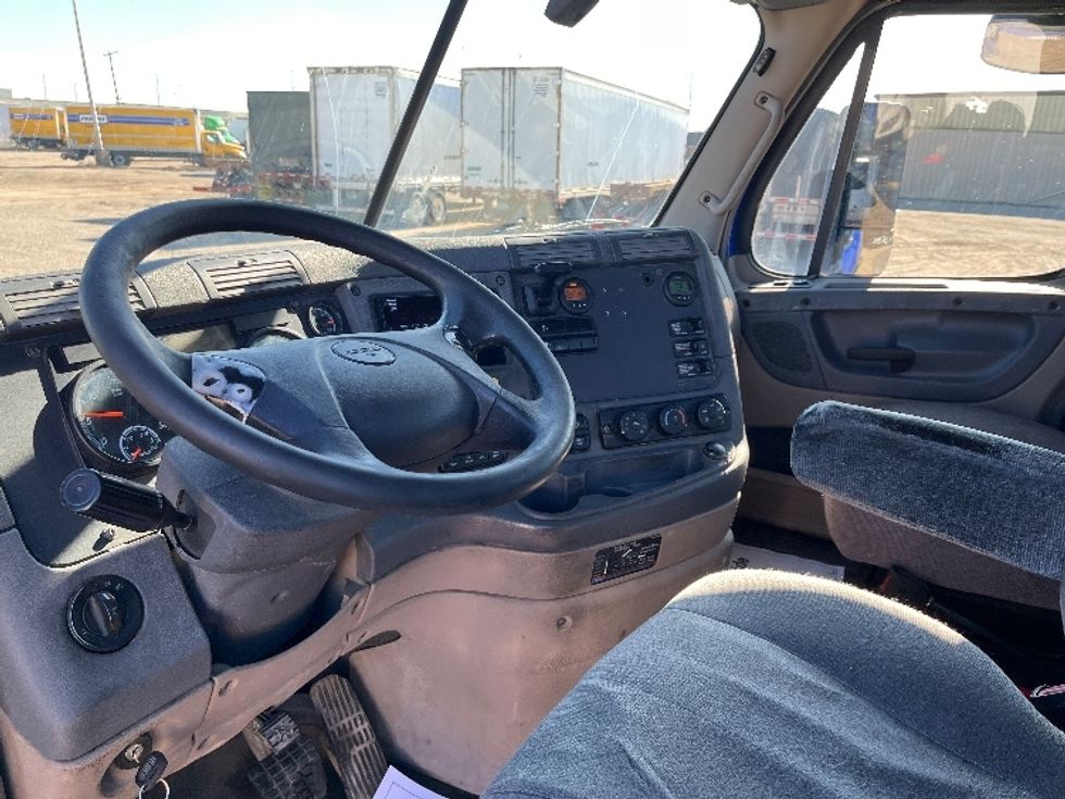 Day Cab Tractor-Heavy Duty Tractors-Freightliner-2020-Cascadia 11364ST-Elkhart-IN-498,091\n\t\tmiles-$ 35,000 - Image 10