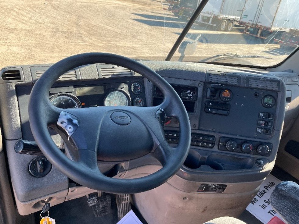 Day Cab Tractor-Heavy Duty Tractors-Freightliner-2020-Cascadia 11364ST-Elkhart-IN-498,091\n\t\tmiles-$ 35,000 - Image 11