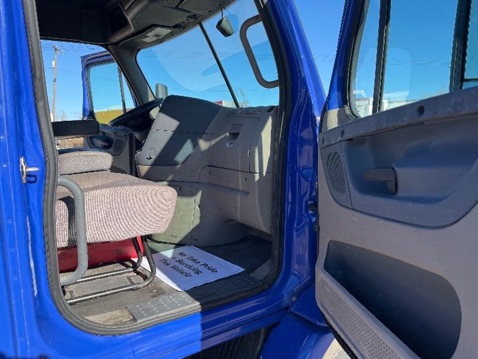 Day Cab Tractor-Heavy Duty Tractors-Freightliner-2020-Cascadia 11364ST-Elkhart-IN-498,091\n\t\tmiles-$ 35,000 - Image 12