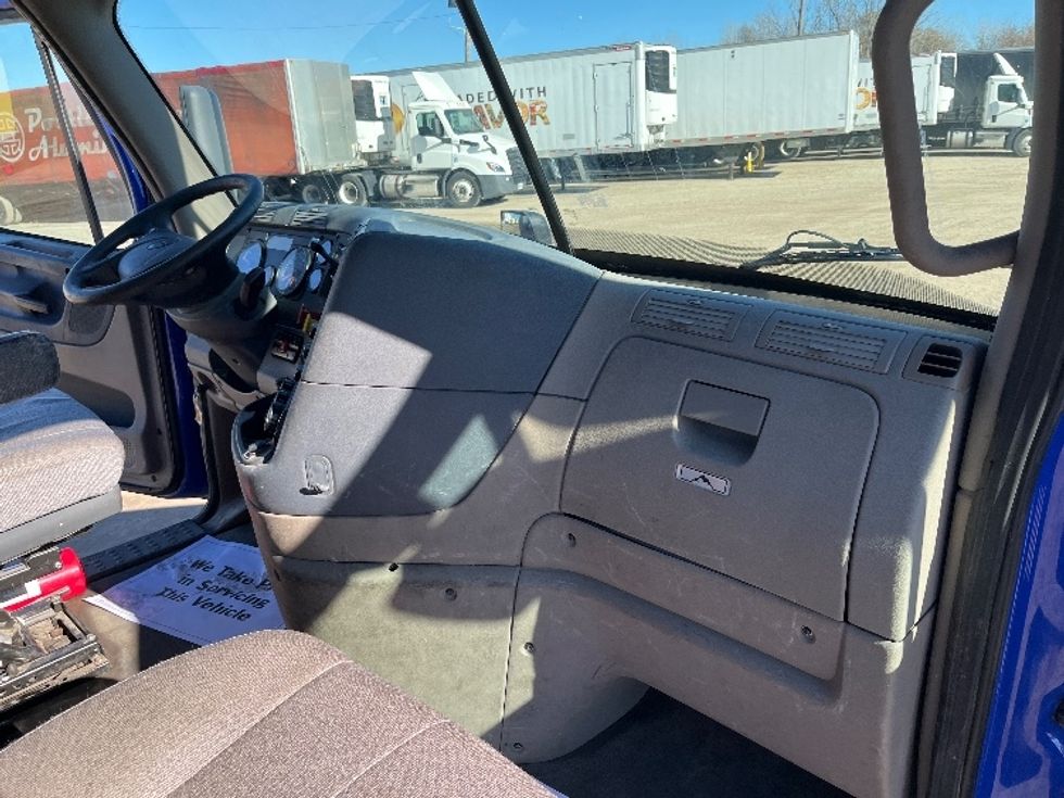 Day Cab Tractor-Heavy Duty Tractors-Freightliner-2020-Cascadia 11364ST-Elkhart-IN-498,091\n\t\tmiles-$ 35,000 - Image 13