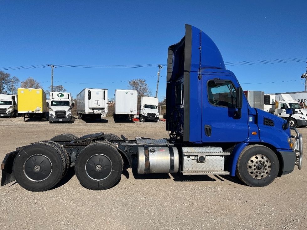 Day Cab Tractor-Heavy Duty Tractors-Freightliner-2020-Cascadia 11364ST-Elkhart-IN-498,091\n\t\tmiles-$ 35,000 - Image 8