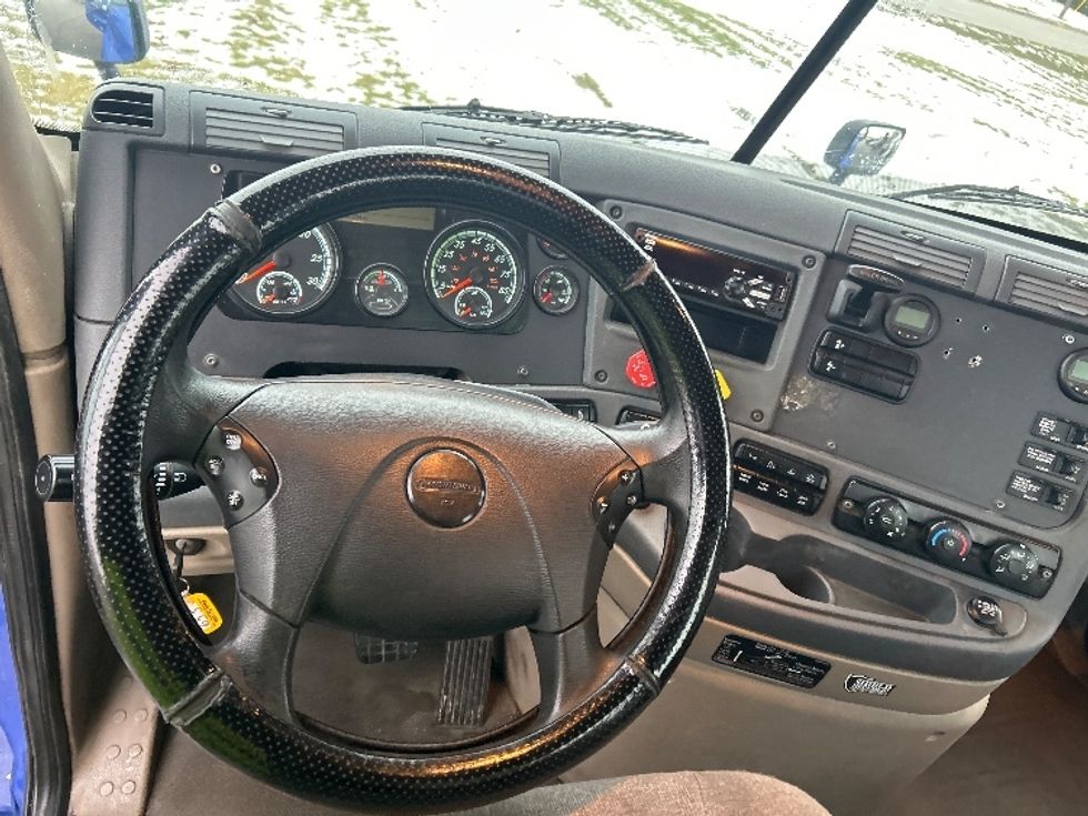 Day Cab Tractor-Heavy Duty Tractors-Freightliner-2020-Cascadia 11364ST-Elkhart-IN-500,187\n\t\tmiles-$ 36,250 - Image 11