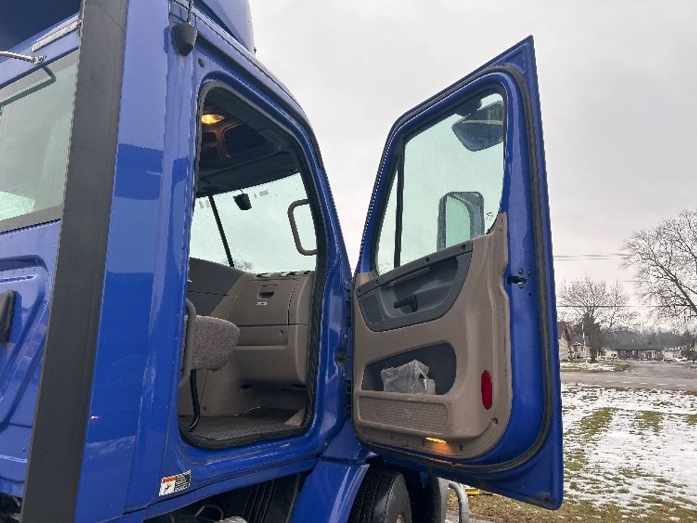 Day Cab Tractor-Heavy Duty Tractors-Freightliner-2020-Cascadia 11364ST-Elkhart-IN-500,187\n\t\tmiles-$ 36,250 - Image 12