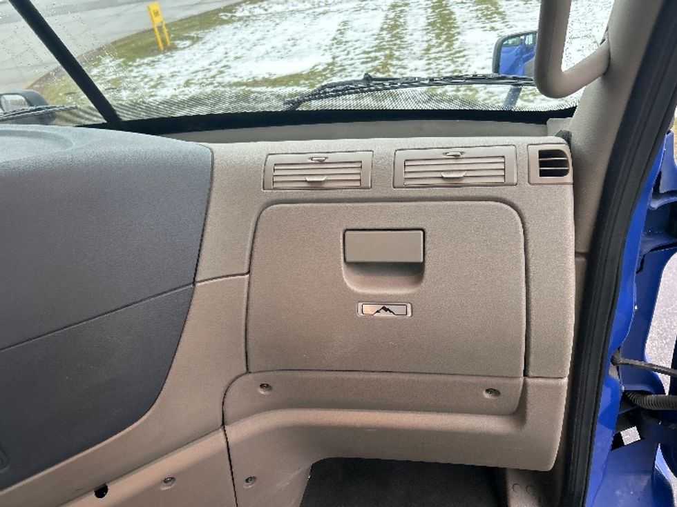 Day Cab Tractor-Heavy Duty Tractors-Freightliner-2020-Cascadia 11364ST-Elkhart-IN-500,187\n\t\tmiles-$ 36,250 - Image 13