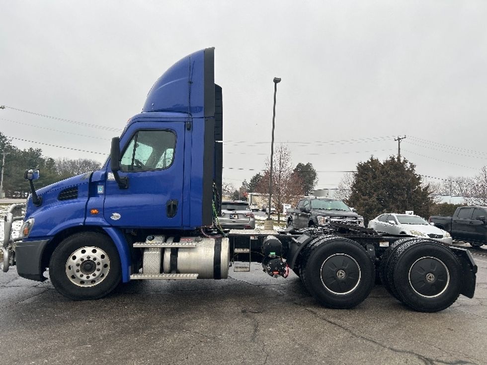 Day Cab Tractor-Heavy Duty Tractors-Freightliner-2020-Cascadia 11364ST-Elkhart-IN-500,187\n\t\tmiles-$ 36,250 - Image 4