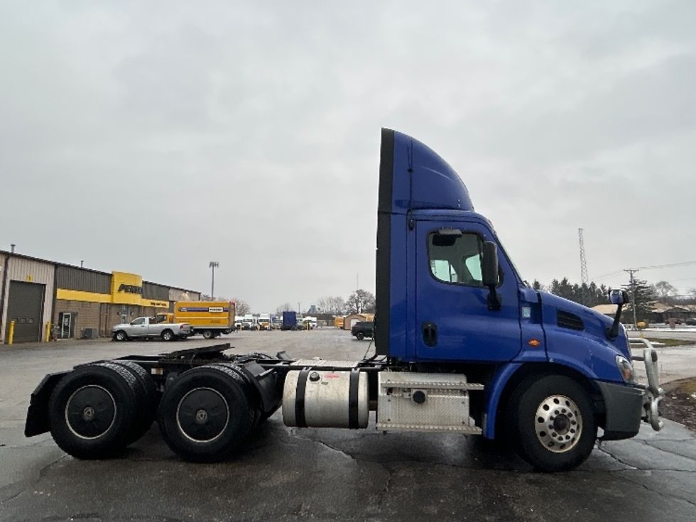 Day Cab Tractor-Heavy Duty Tractors-Freightliner-2020-Cascadia 11364ST-Elkhart-IN-500,187\n\t\tmiles-$ 36,250 - Image 8