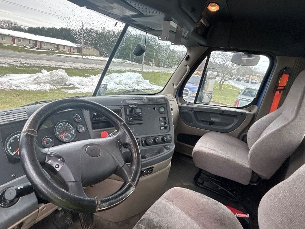 Day Cab Tractor-Heavy Duty Tractors-Freightliner-2020-Cascadia 11364ST-Elkhart-IN-527,100\n\t\tmiles-$ 32,500 - Image 10